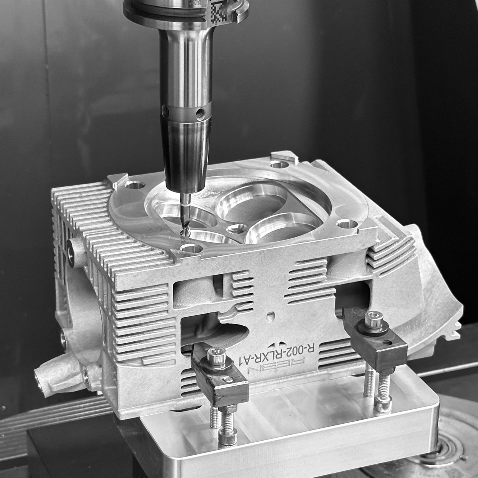 5-axis CNC machining of the REEN cylinder head